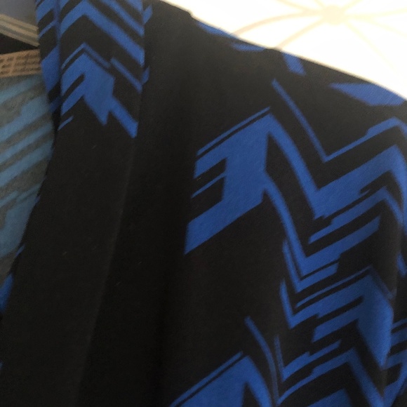 Karl Lagerfeld Paris M Blue/Black Top - Picture 4 of 8